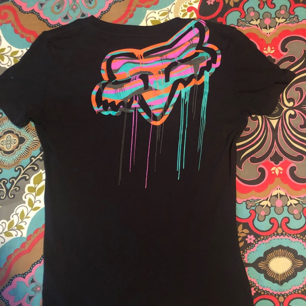 Fox v neck women’s medium